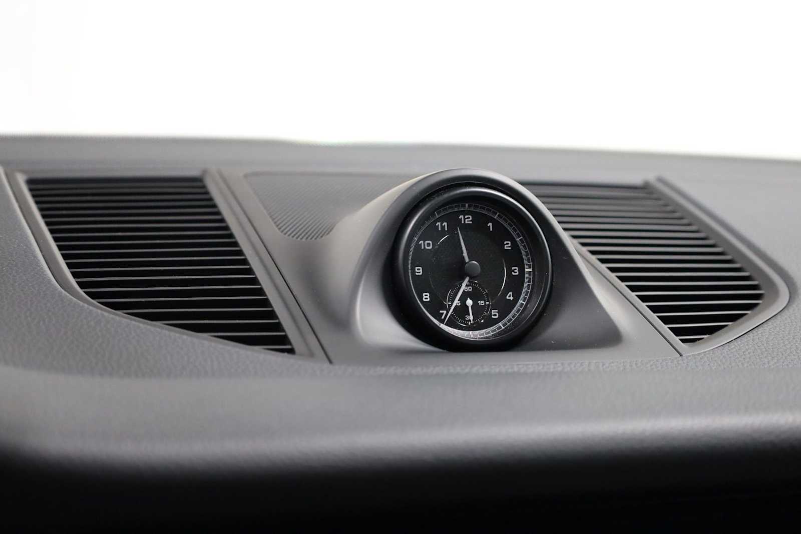 Thumbnail: 2024 Porsche Macan - 18