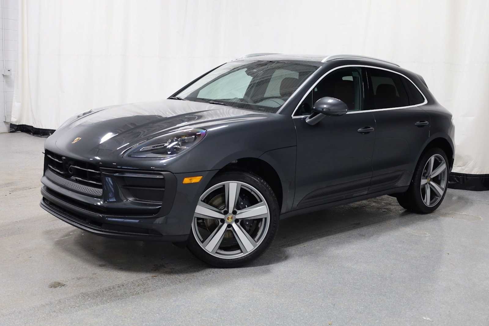 Thumbnail: 2026 Porsche Macan - 1