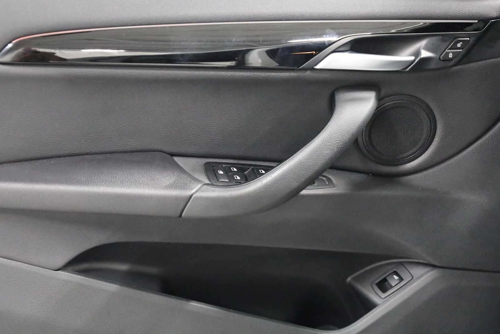 Thumbnail: 2016 BMW X1 - 16