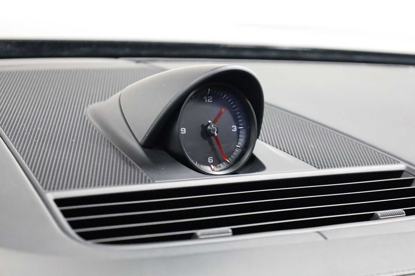 Thumbnail: 2023 Porsche Panamera - 18