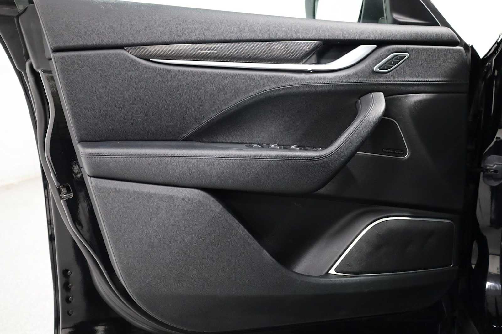 Thumbnail: 2017 Maserati Levante - 16