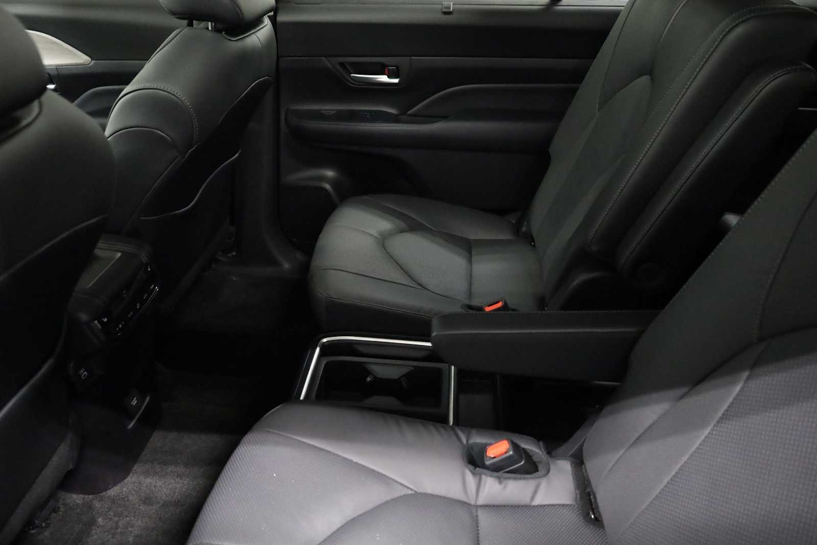 Thumbnail: 2024 Toyota Grand Highlander - 32