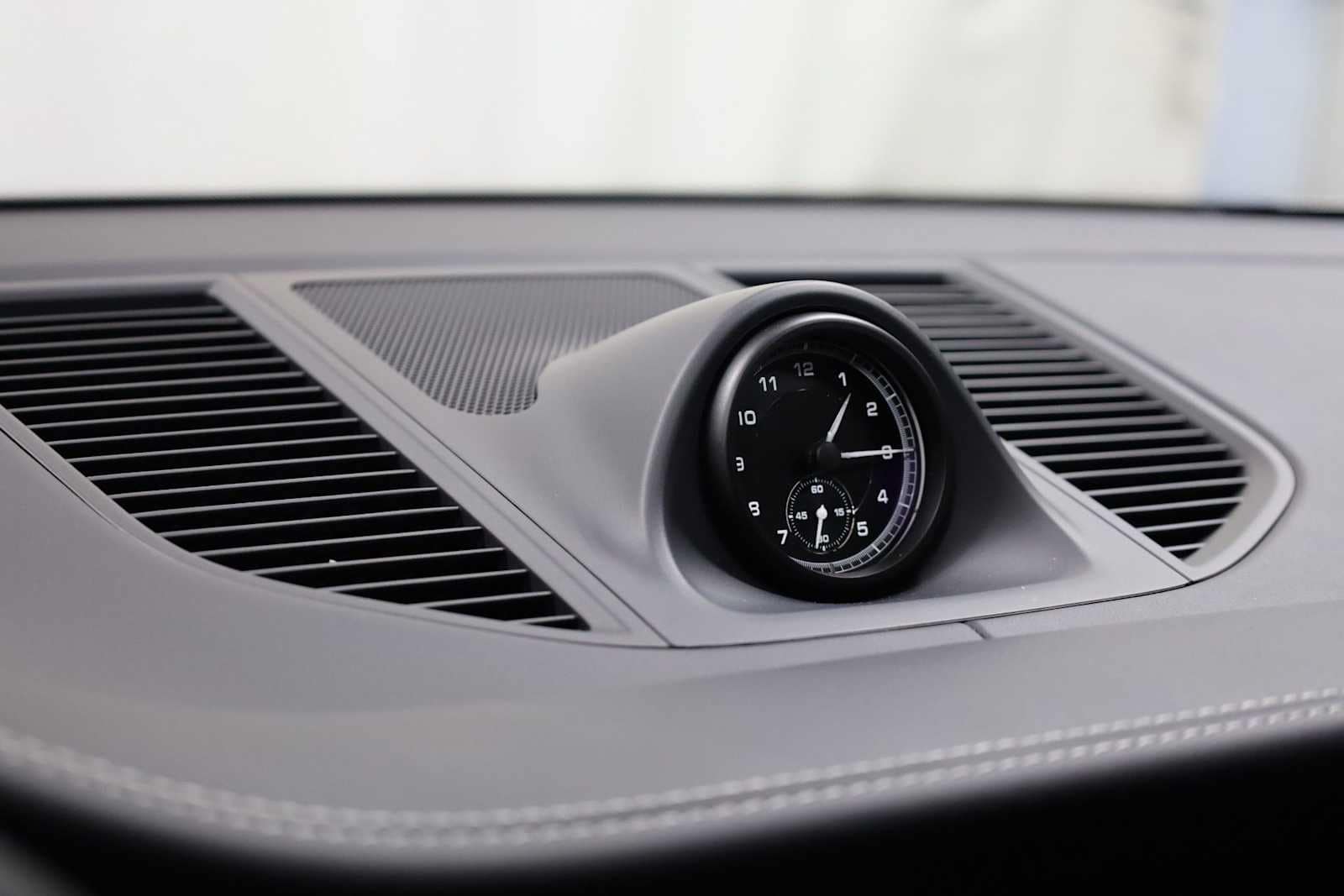 Thumbnail: 2026 Porsche Macan - 18