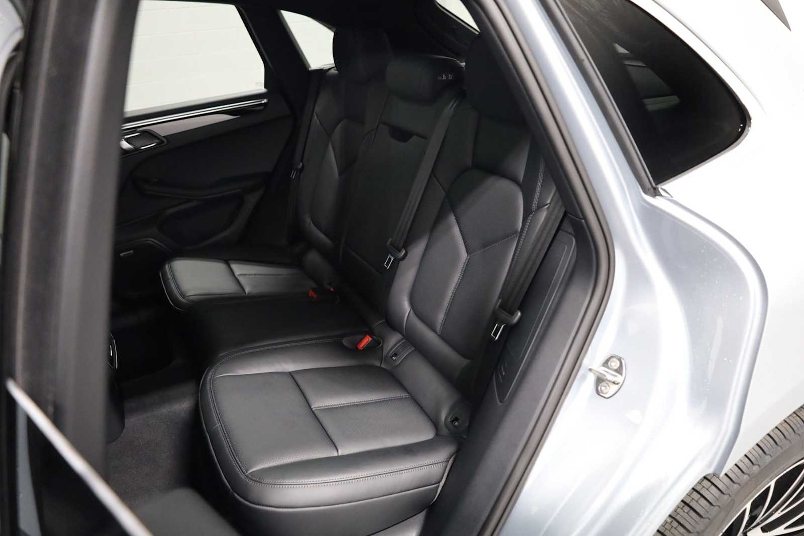 Thumbnail: 2026 Porsche Macan - 36