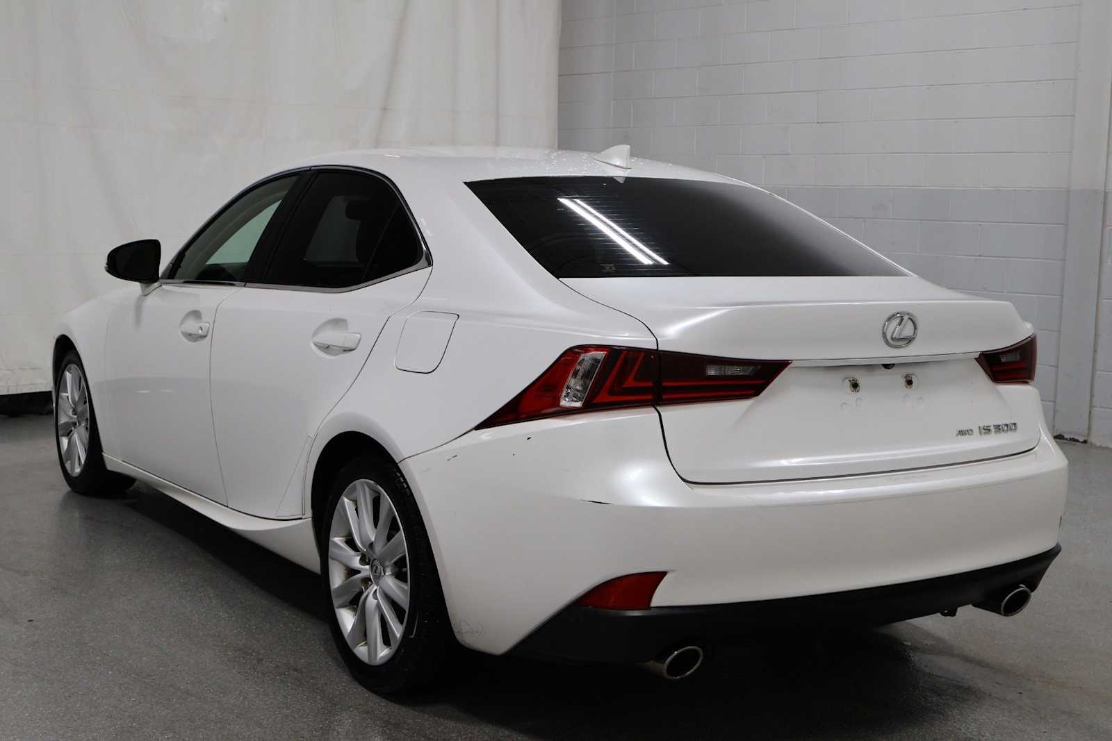 Thumbnail: 2016 Lexus IS - 3