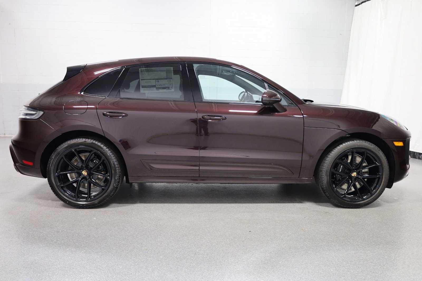 Thumbnail: 2025 Porsche Macan - 10