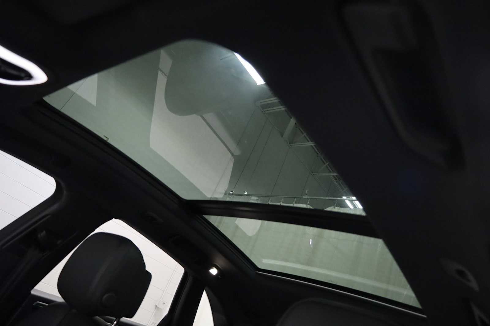 Thumbnail: 2023 Porsche Macan - 20