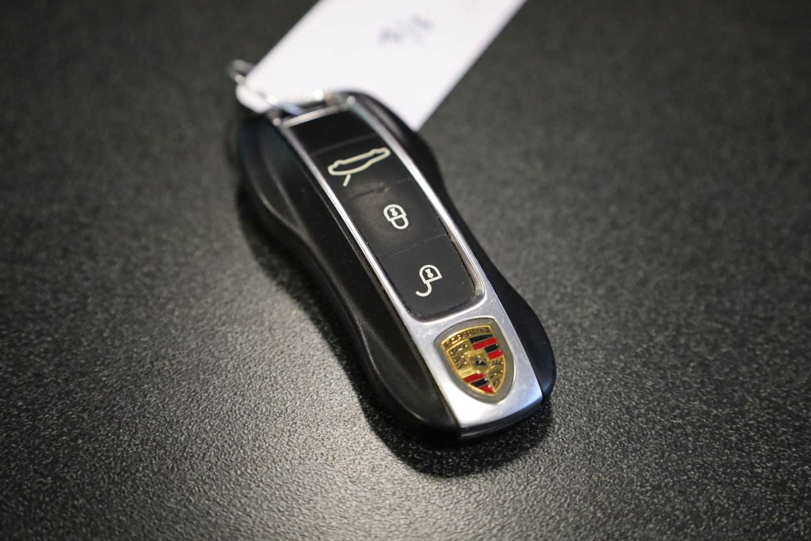 Thumbnail: 2017 Porsche Panamera - 43