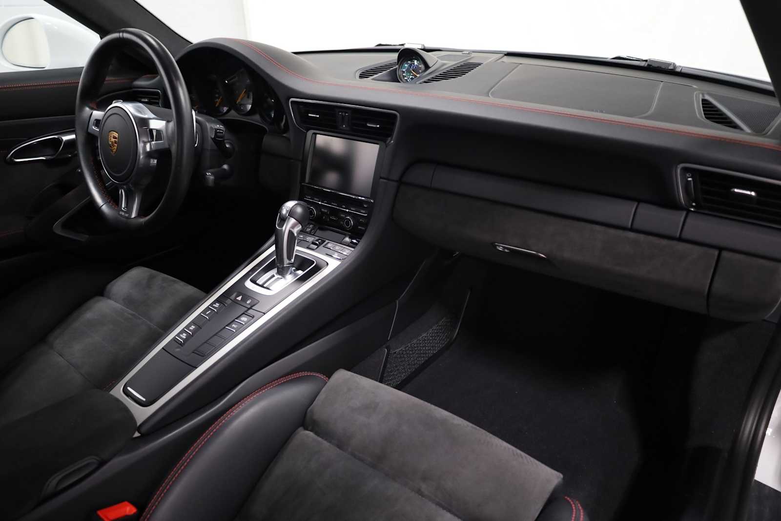 Thumbnail: 2016 Porsche 911 - 6
