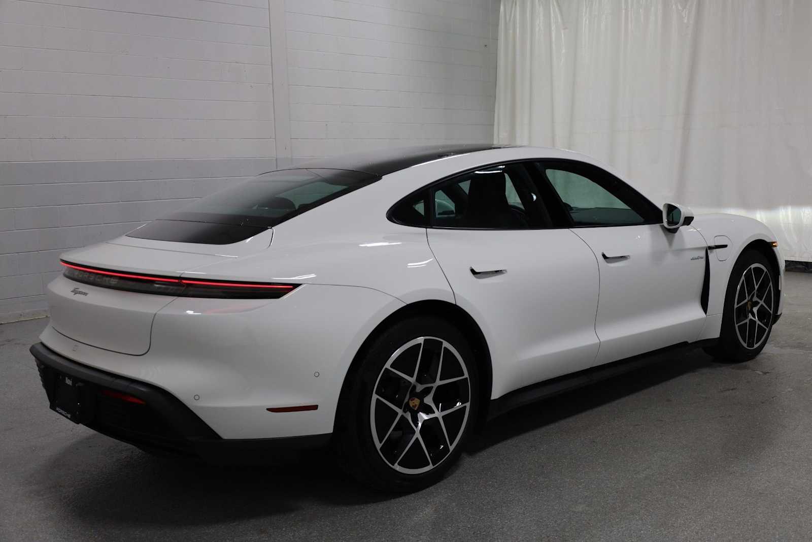 Thumbnail: 2025 Porsche Taycan - 10