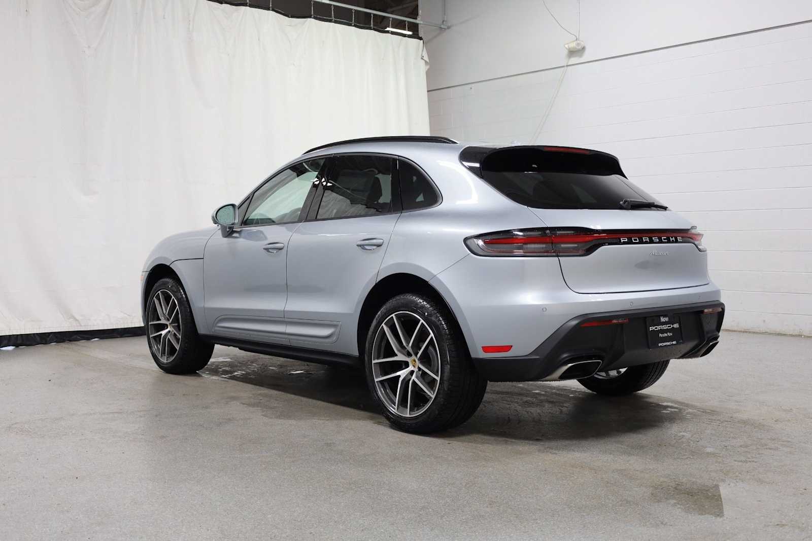 Thumbnail: 2026 Porsche Macan - 3