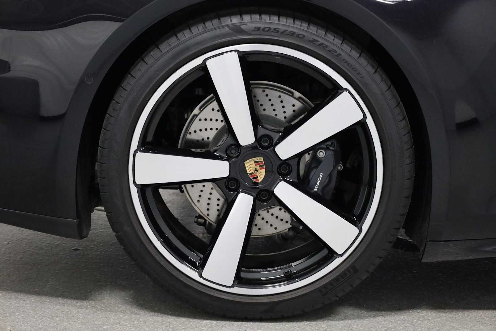 Thumbnail: 2025 Porsche 911 - 36