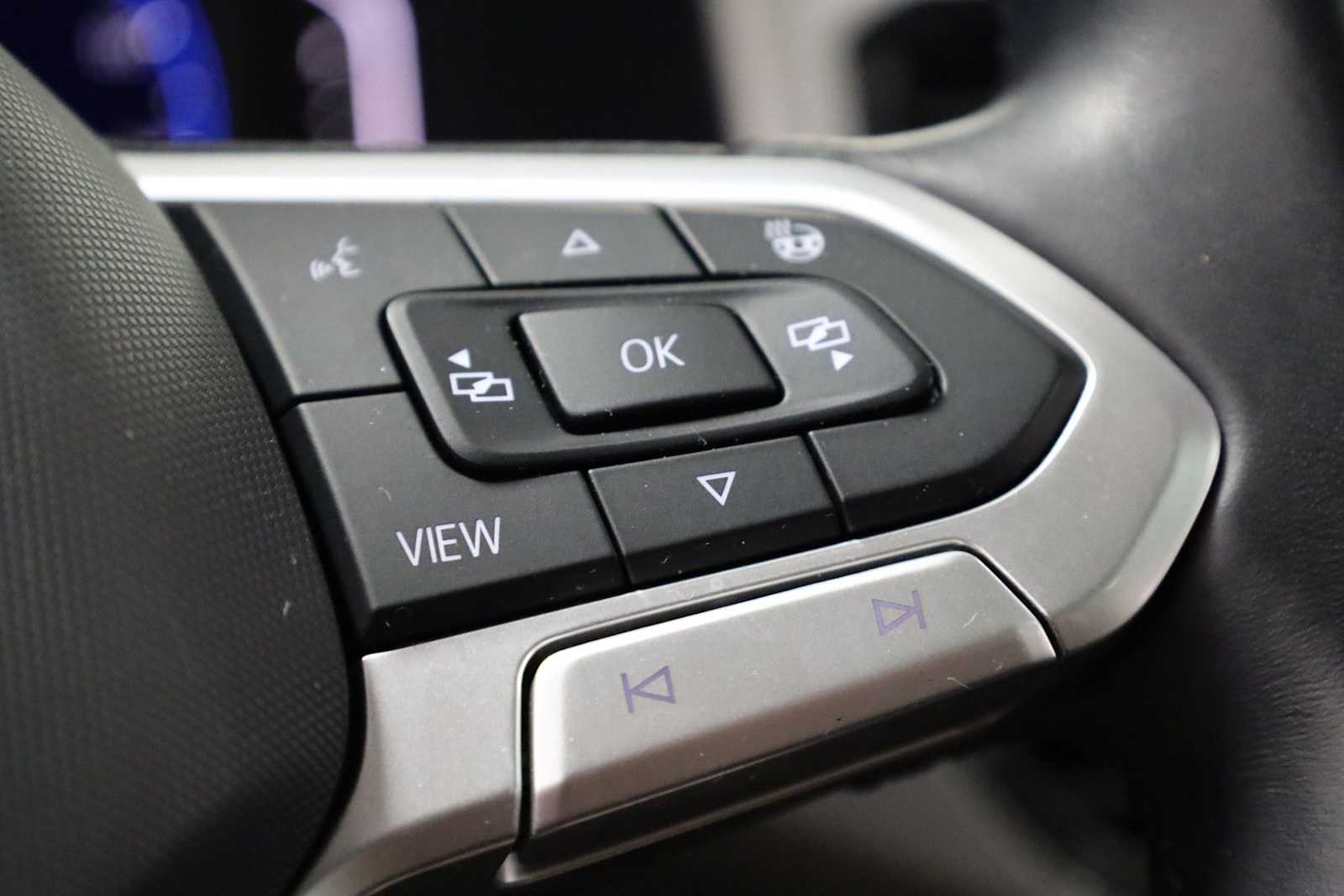 Thumbnail: 2021 Volkswagen Atlas - 25