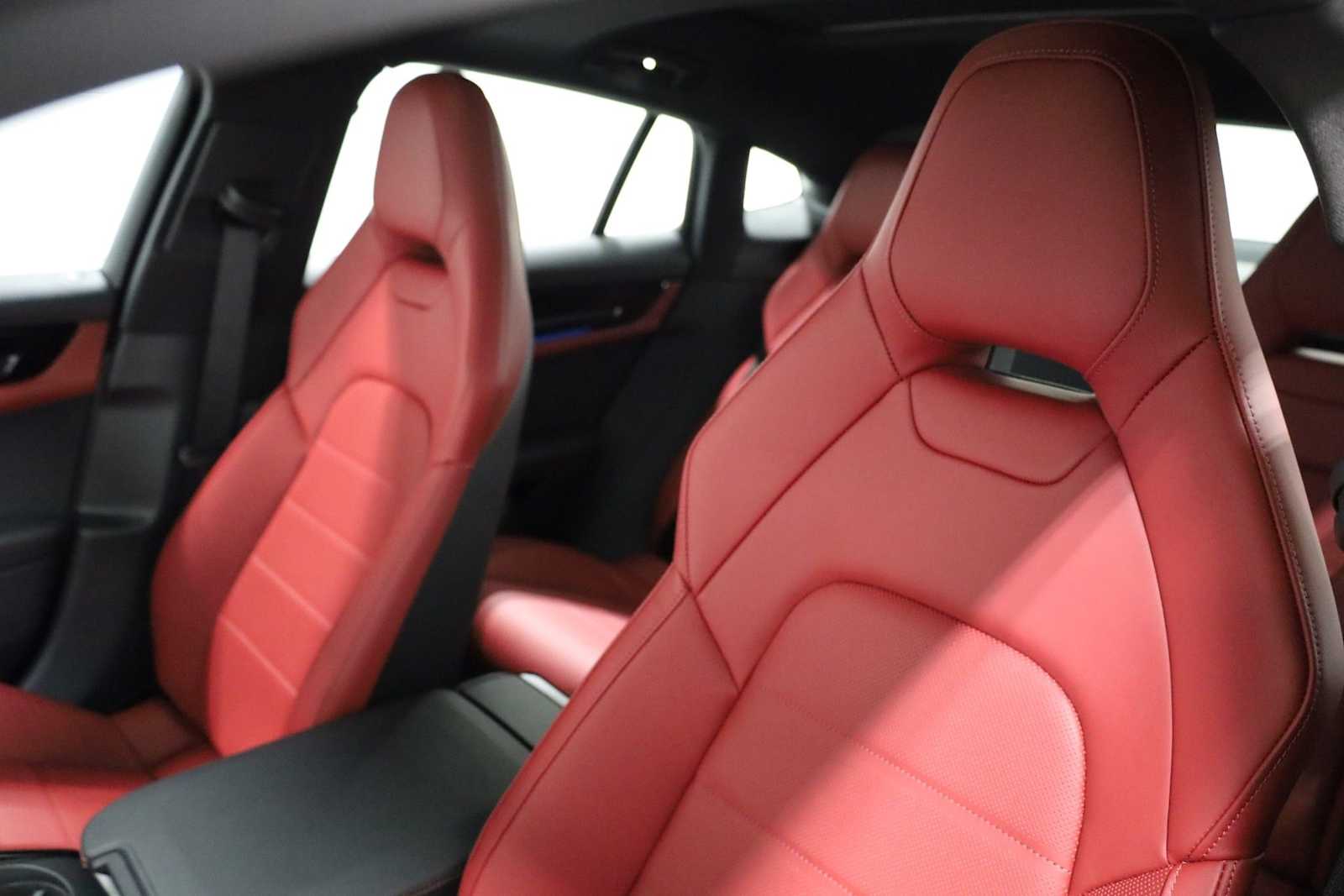 Thumbnail: 2026 Porsche Panamera - 18