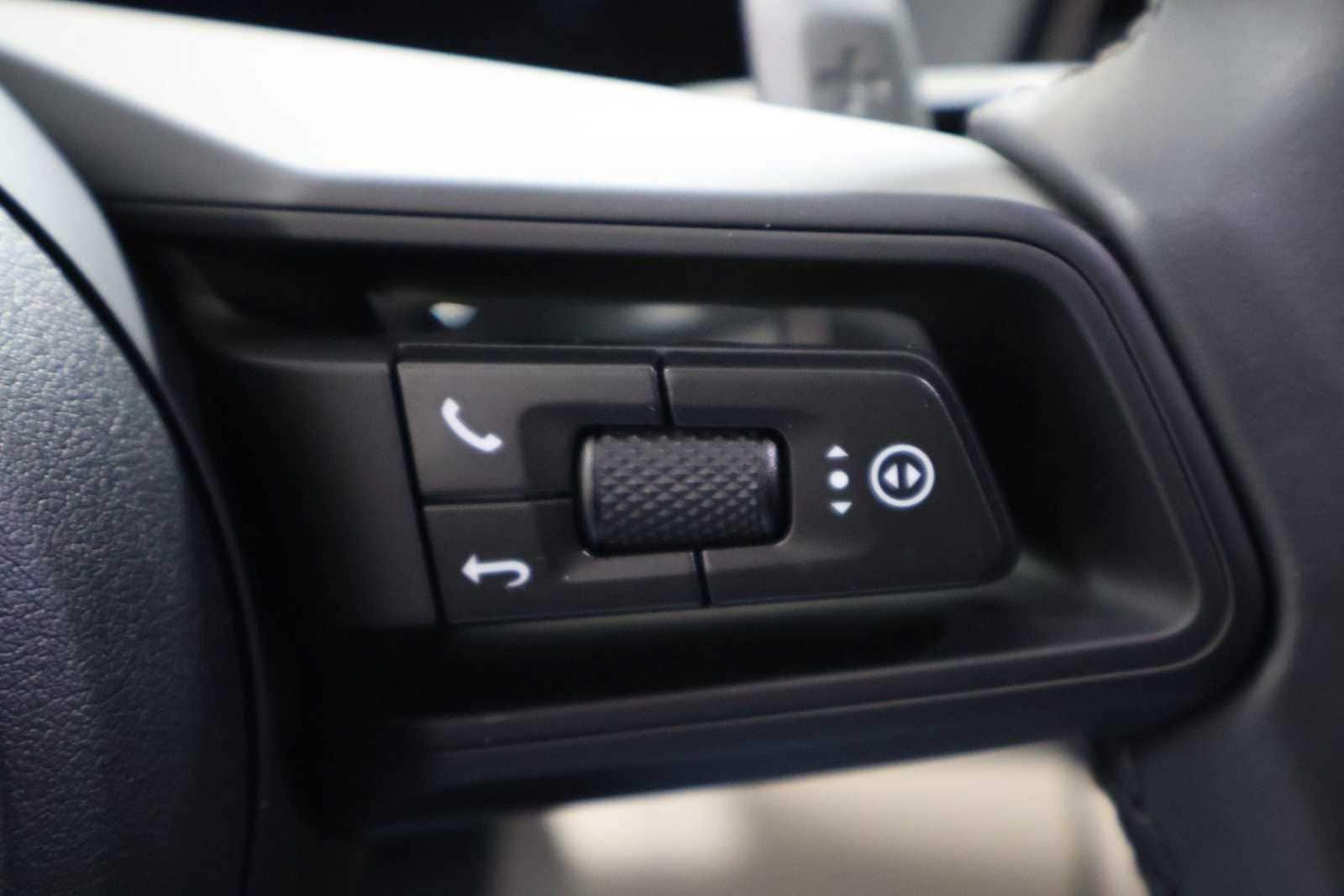 Thumbnail: 2025 Porsche Panamera - 25