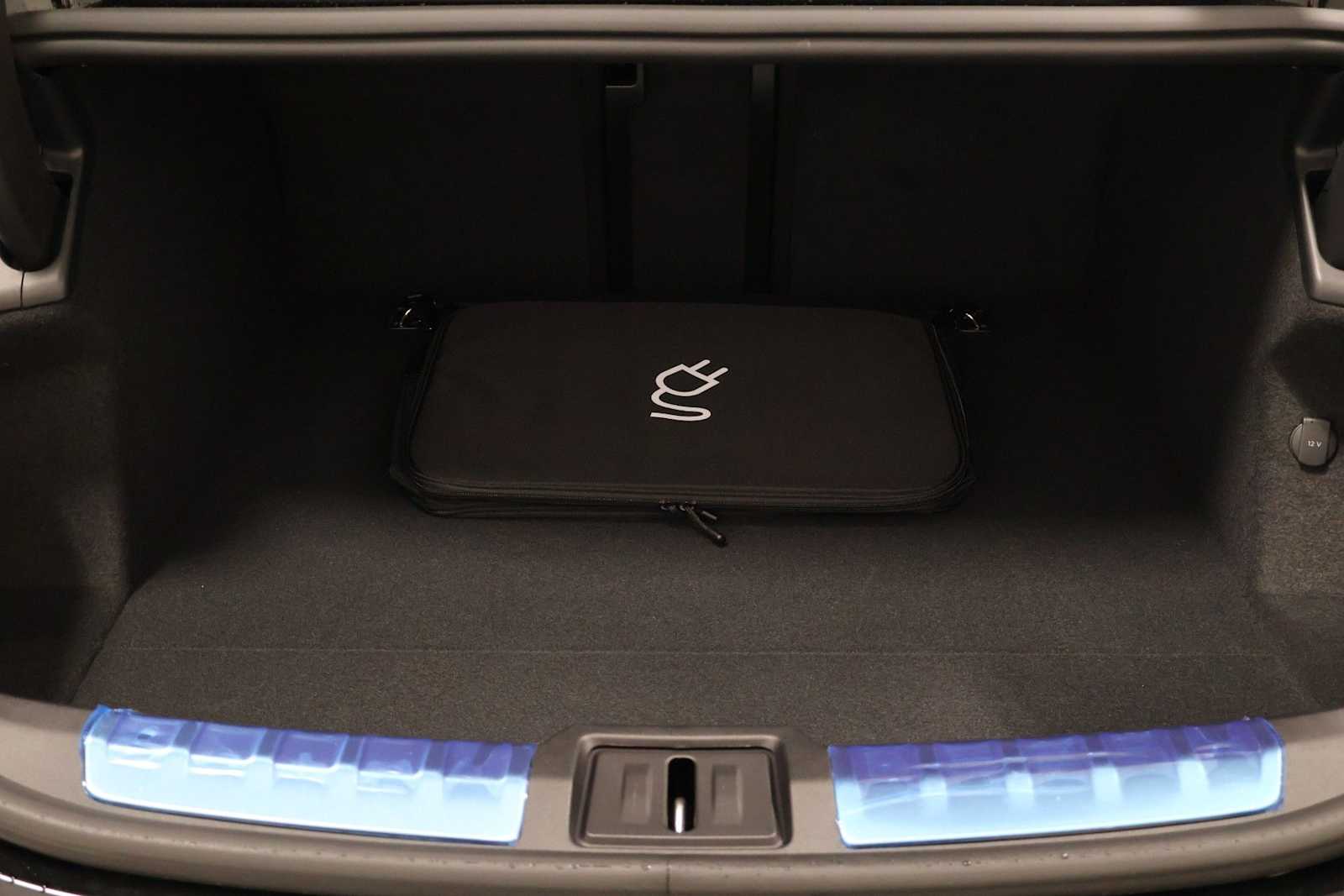 Thumbnail: 2026 Porsche Taycan - 38