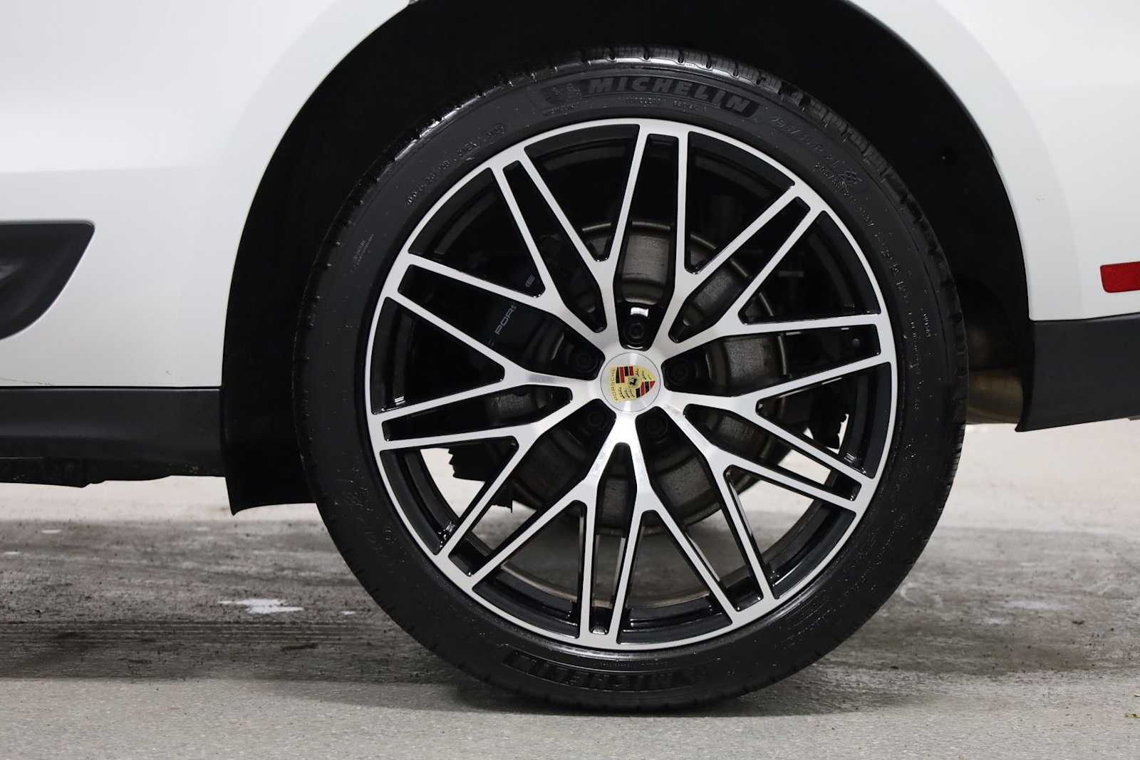 Thumbnail: 2026 Porsche Macan - 39