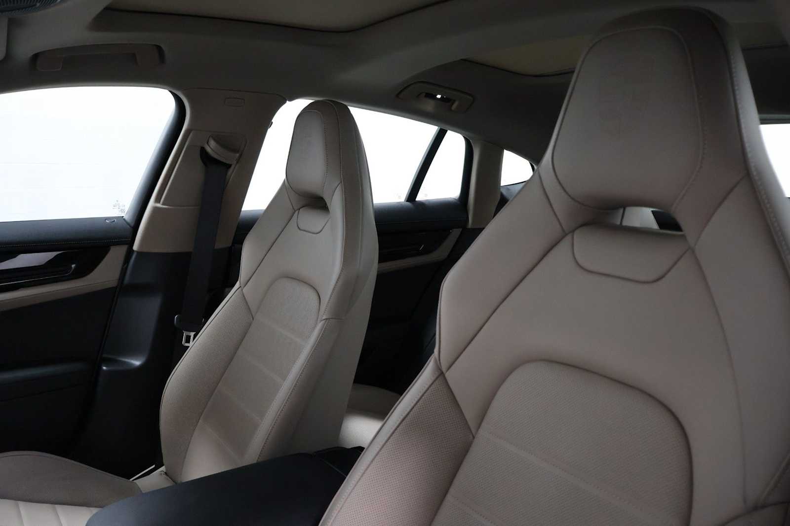 Thumbnail: 2025 Porsche Panamera - 18