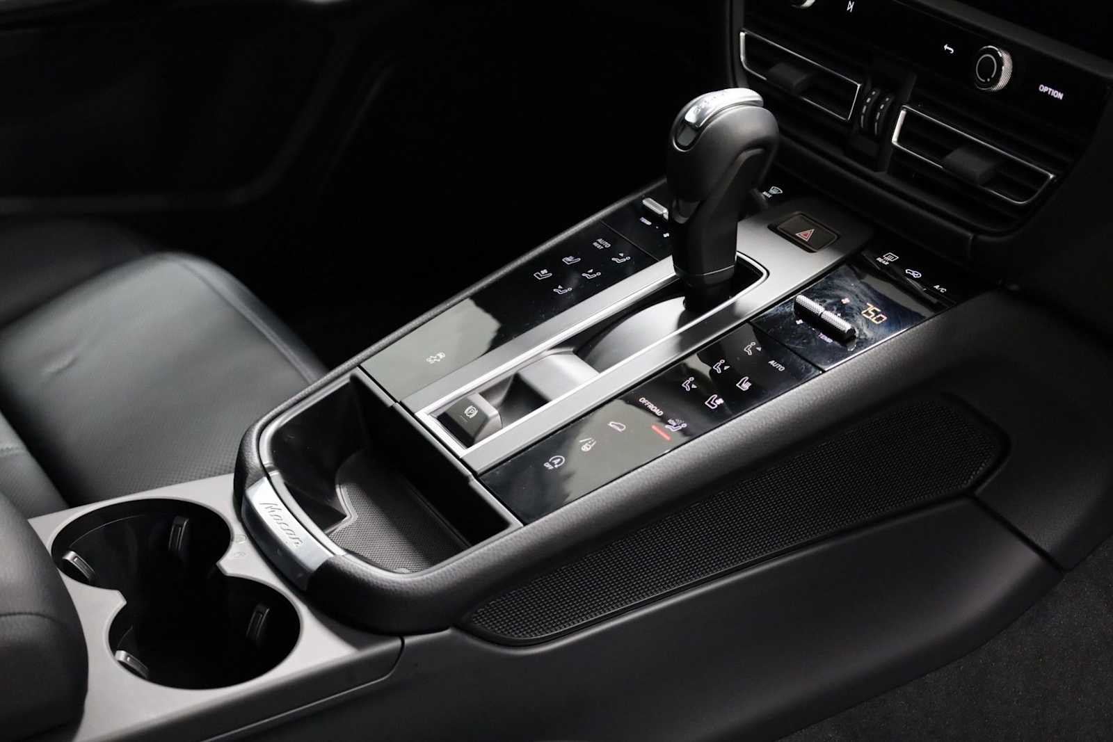 Thumbnail: 2026 Porsche Macan - 21