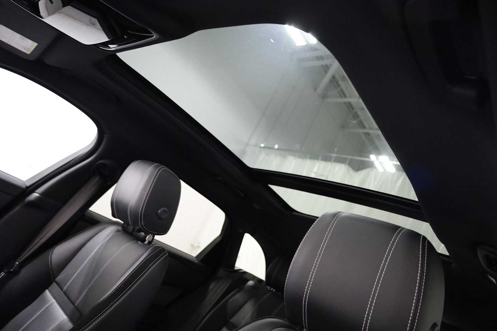 Thumbnail: 2018 Land Rover Range Rover Velar - 19