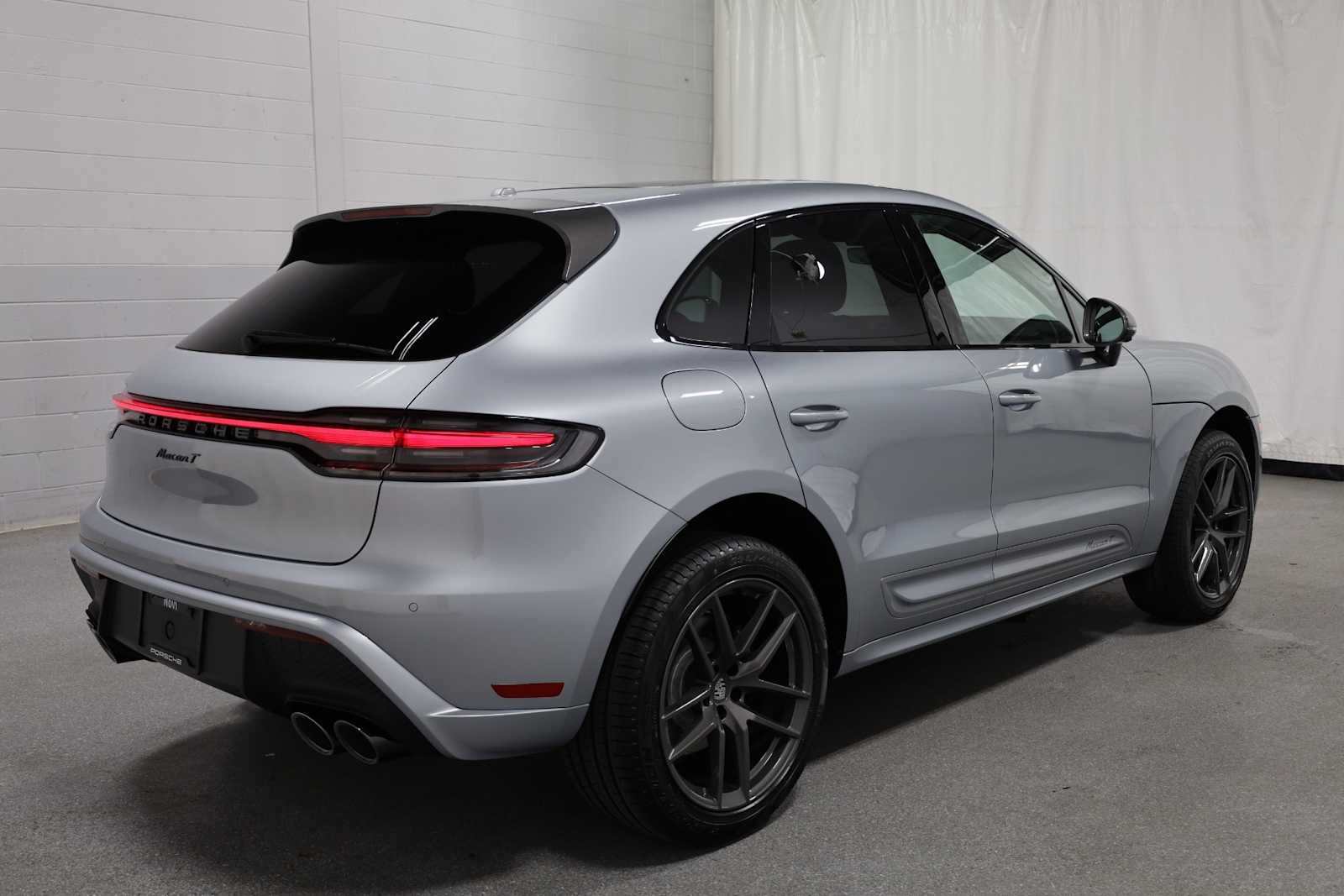 Thumbnail: 2025 Porsche Macan - 9