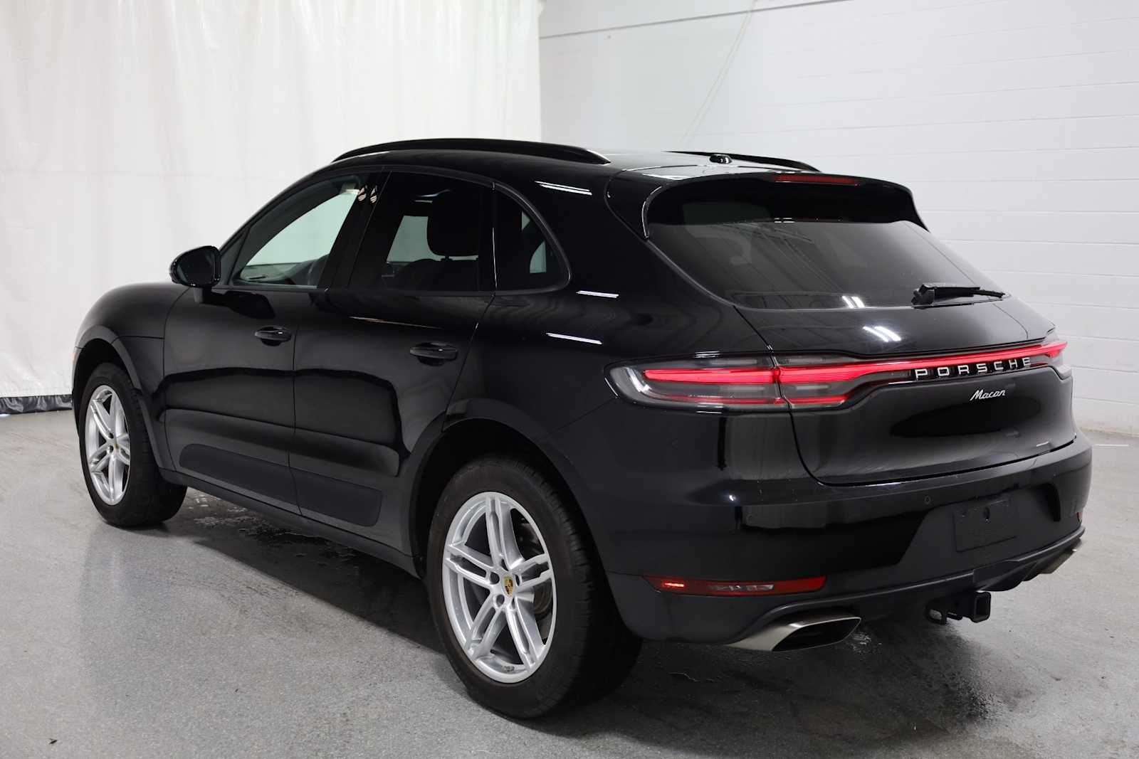 Thumbnail: 2020 Porsche Macan - 3