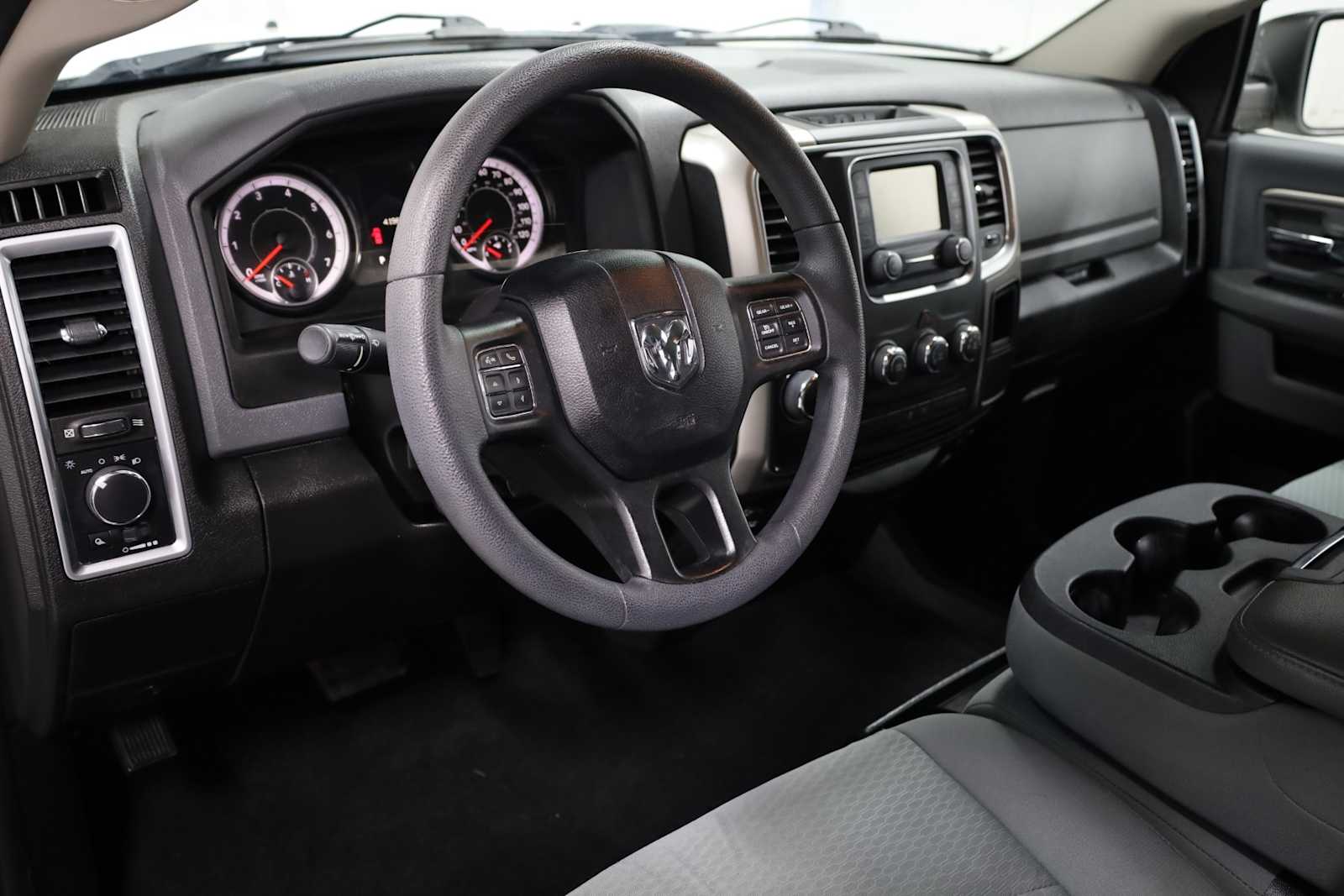 Thumbnail: 2019 RAM 1500 Classic - 4