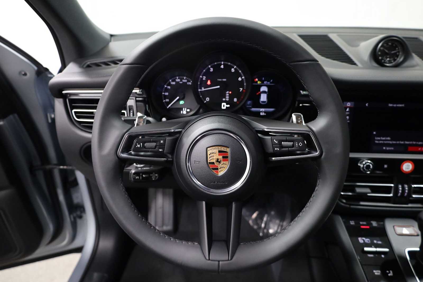 Thumbnail: 2026 Porsche Macan - 25