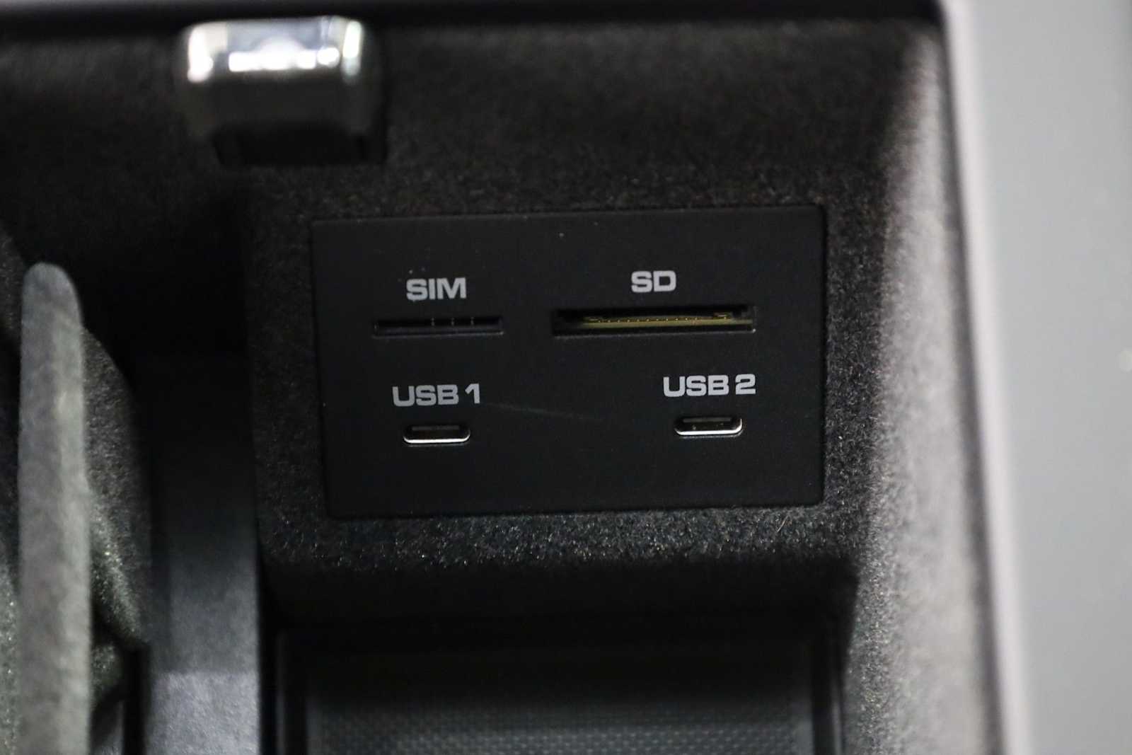 Thumbnail: 2025 Porsche Macan - 35