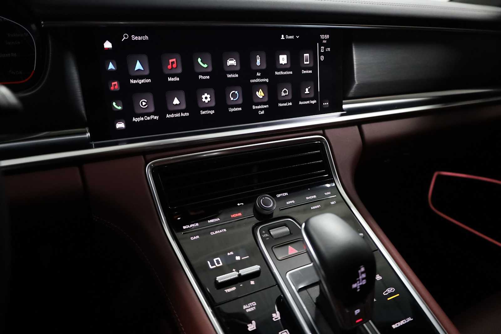 Thumbnail: 2022 Porsche Panamera - 32