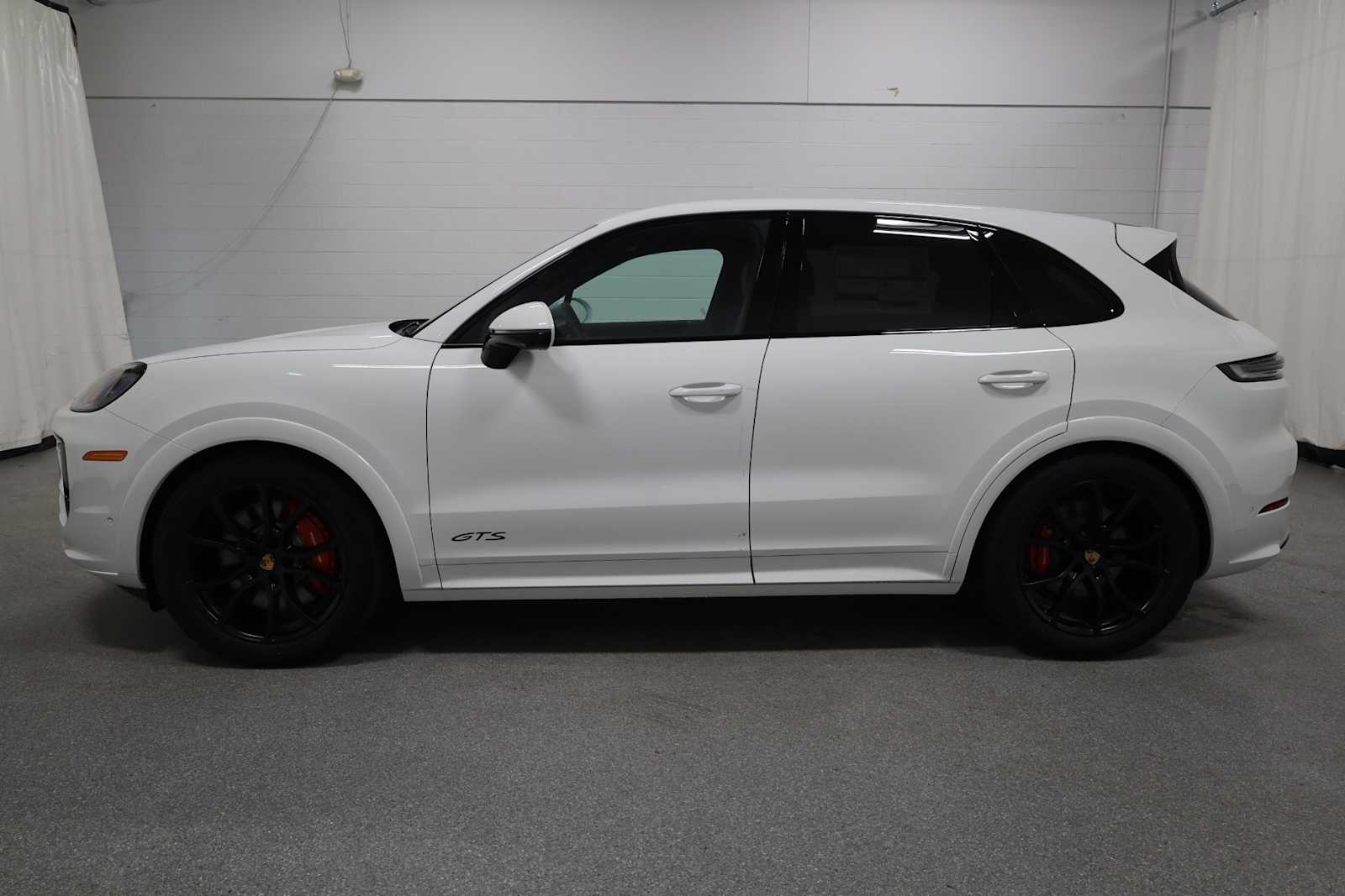 Thumbnail: 2025 Porsche Cayenne - 2