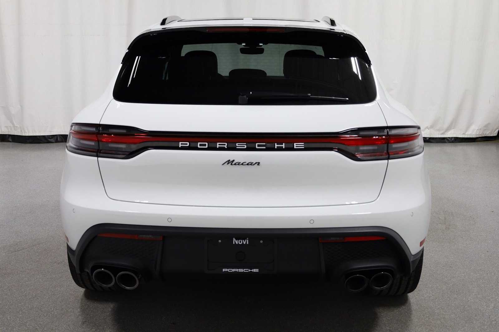 Thumbnail: 2026 Porsche Macan - 7