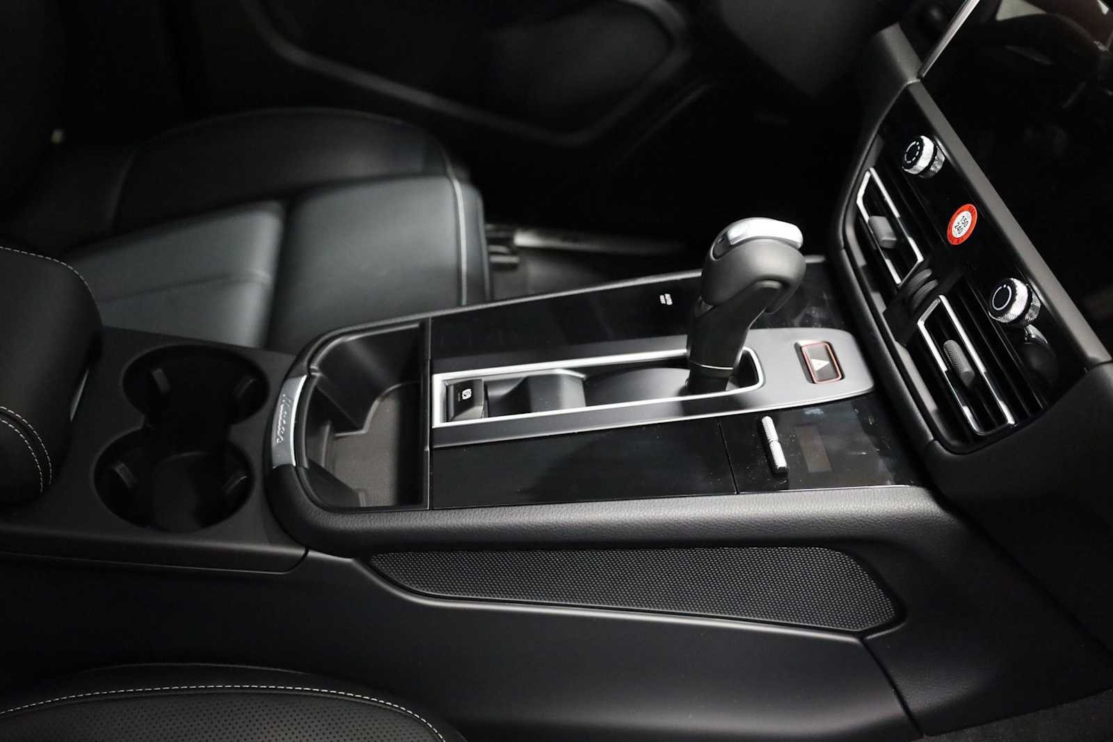 Thumbnail: 2026 Porsche Macan - 21