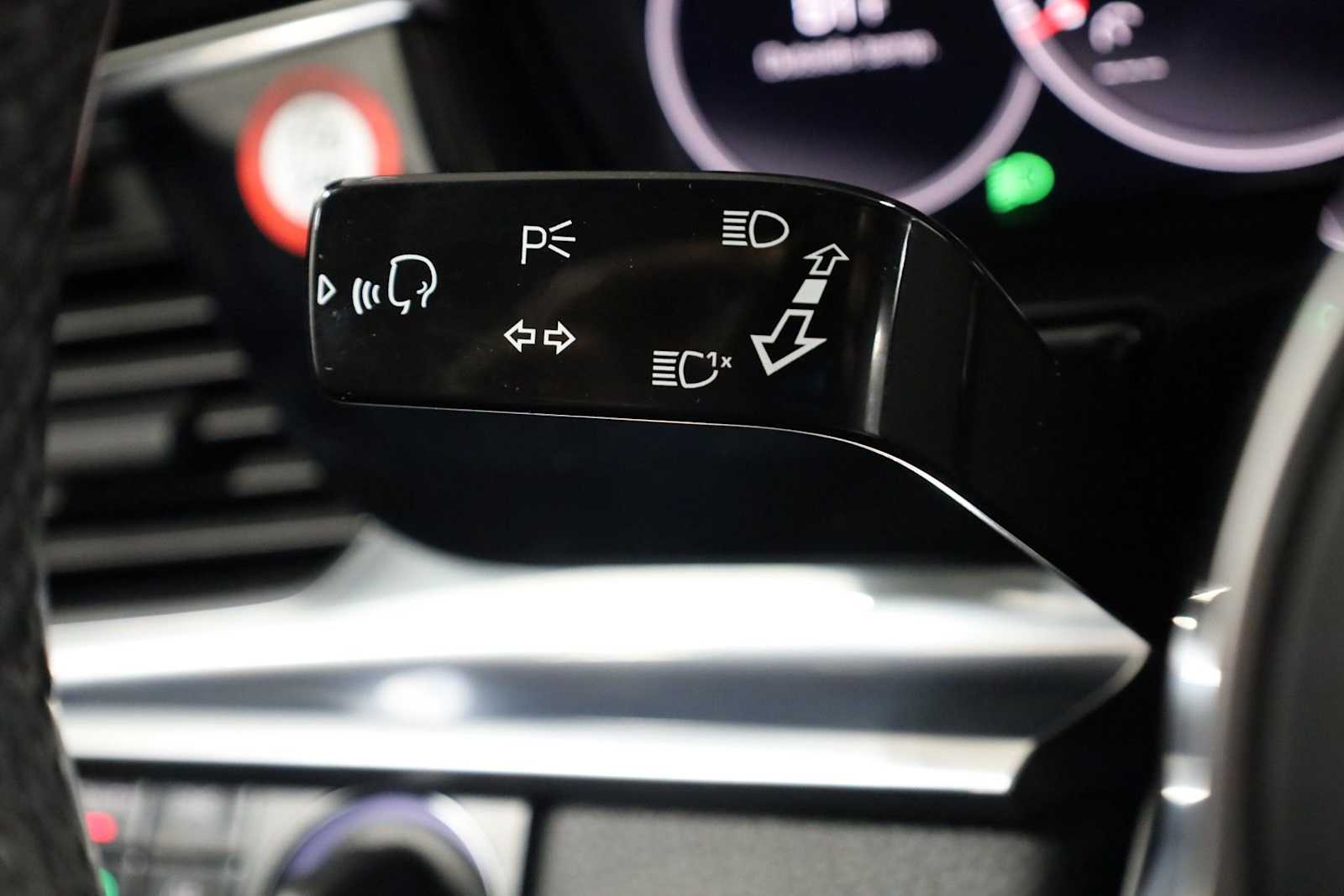 Thumbnail: 2018 Porsche Panamera - 30