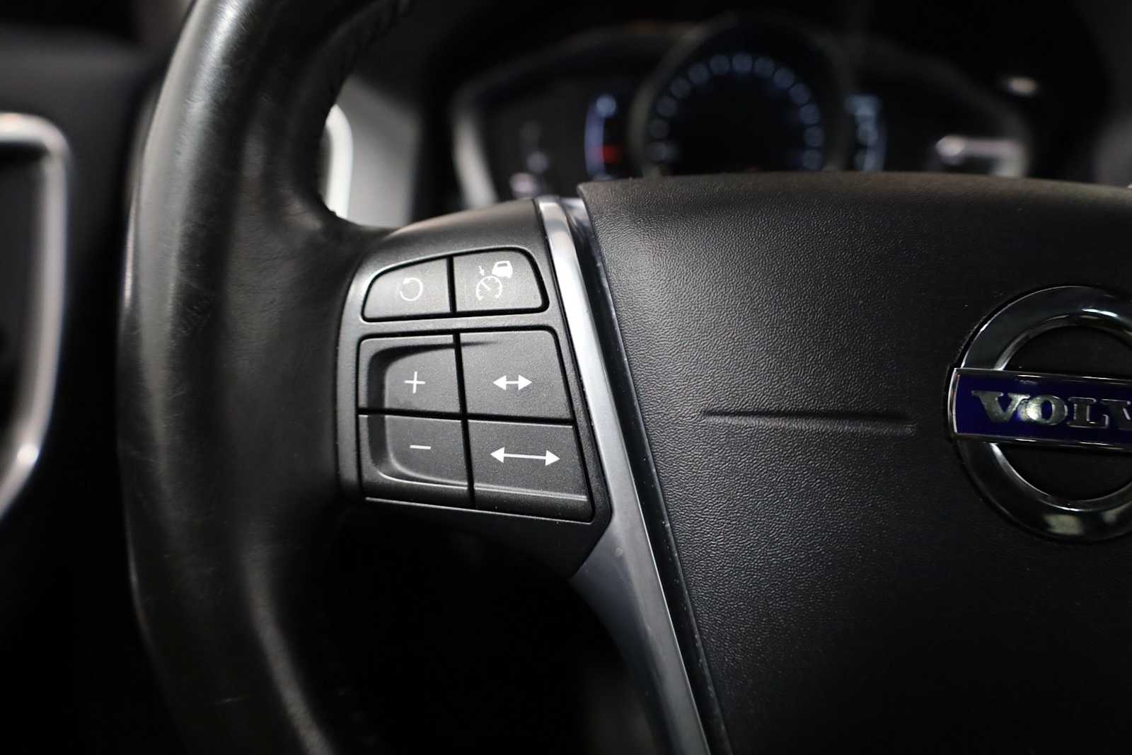 Thumbnail: 2016 Volvo XC60 - 25