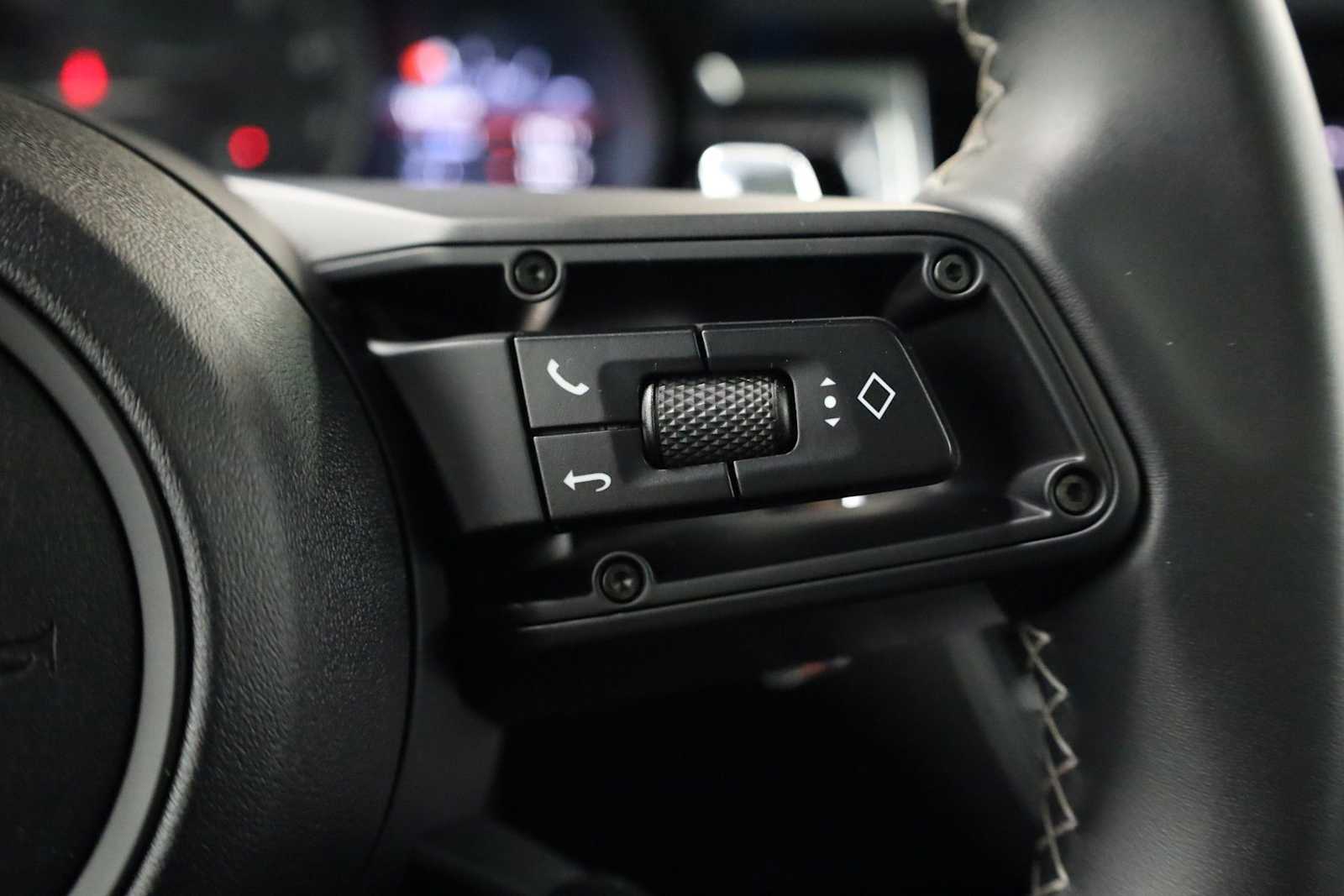 Thumbnail: 2025 Porsche Macan - 28