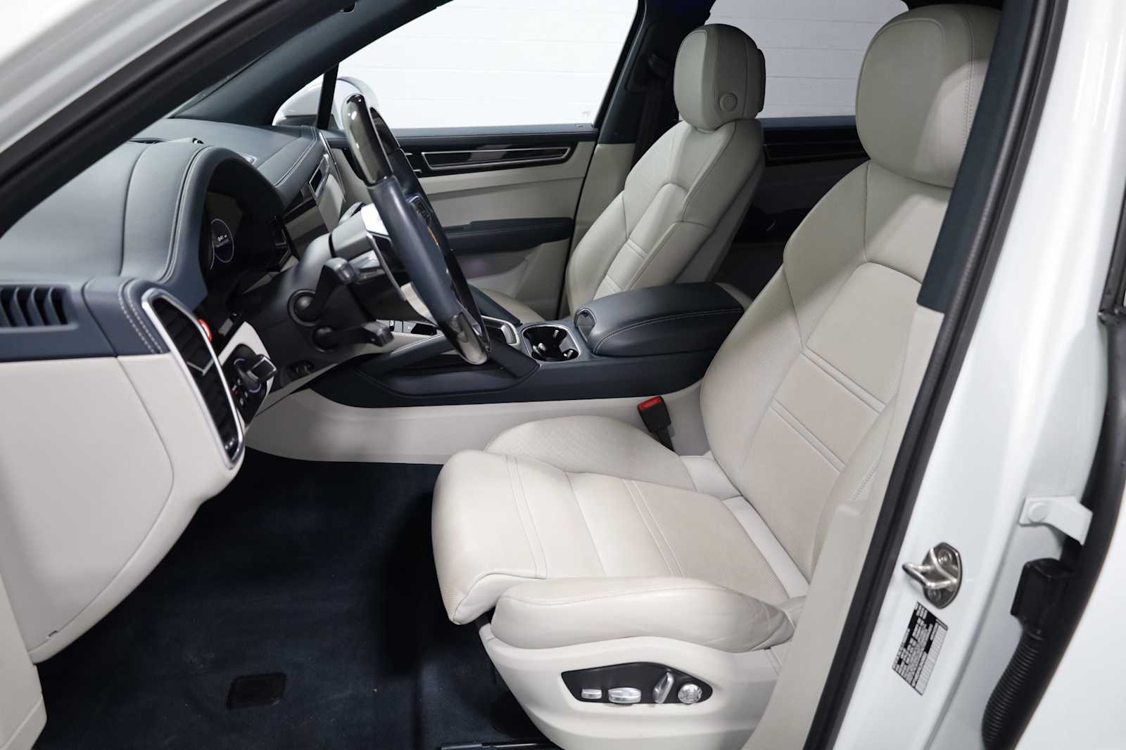 Thumbnail: 2020 Porsche Cayenne - 5