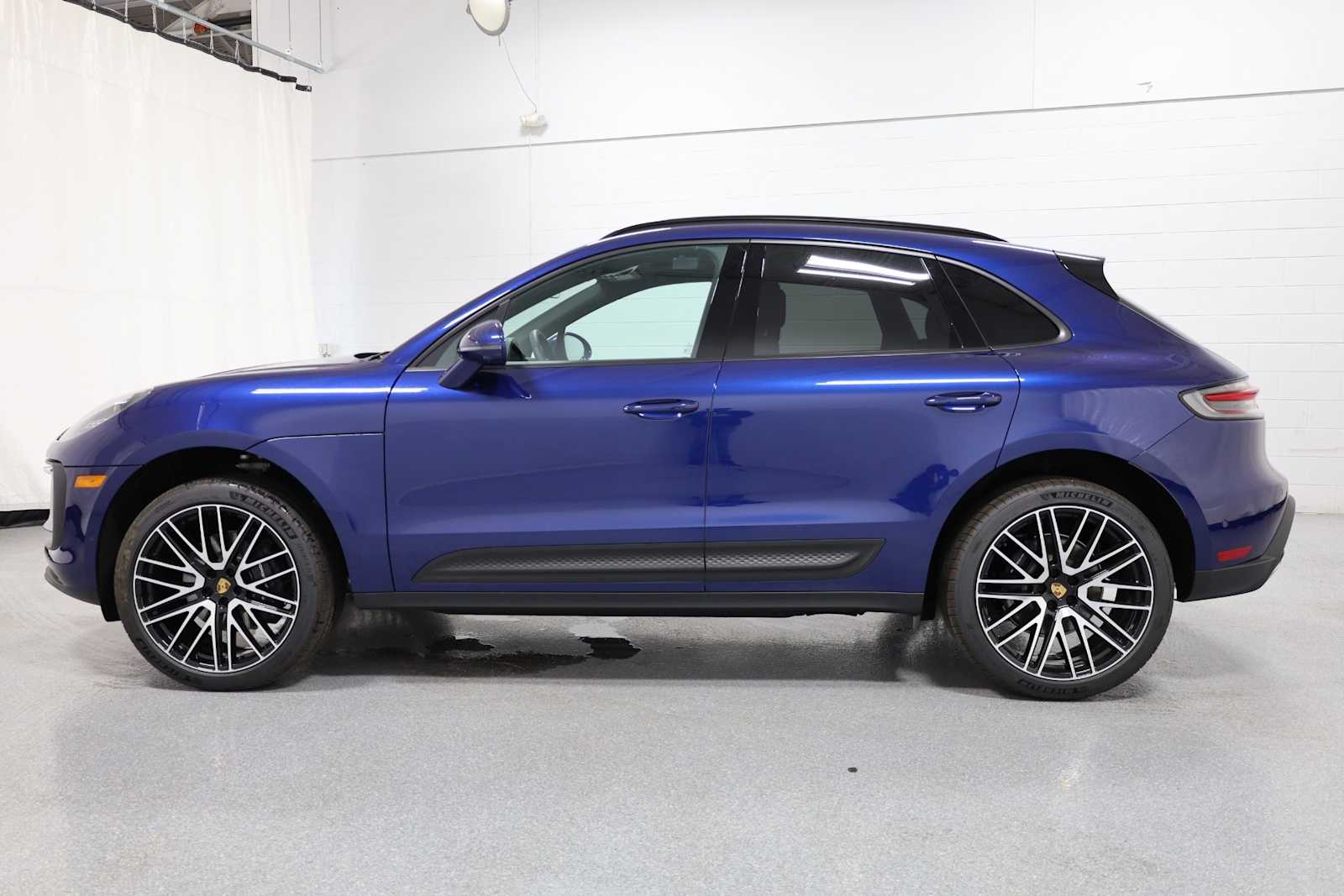 Thumbnail: 2024 Porsche Macan - 2
