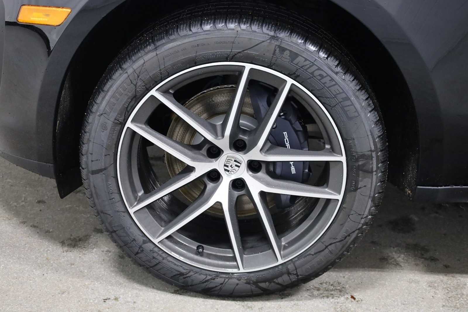 Thumbnail: 2026 Porsche Macan - 40