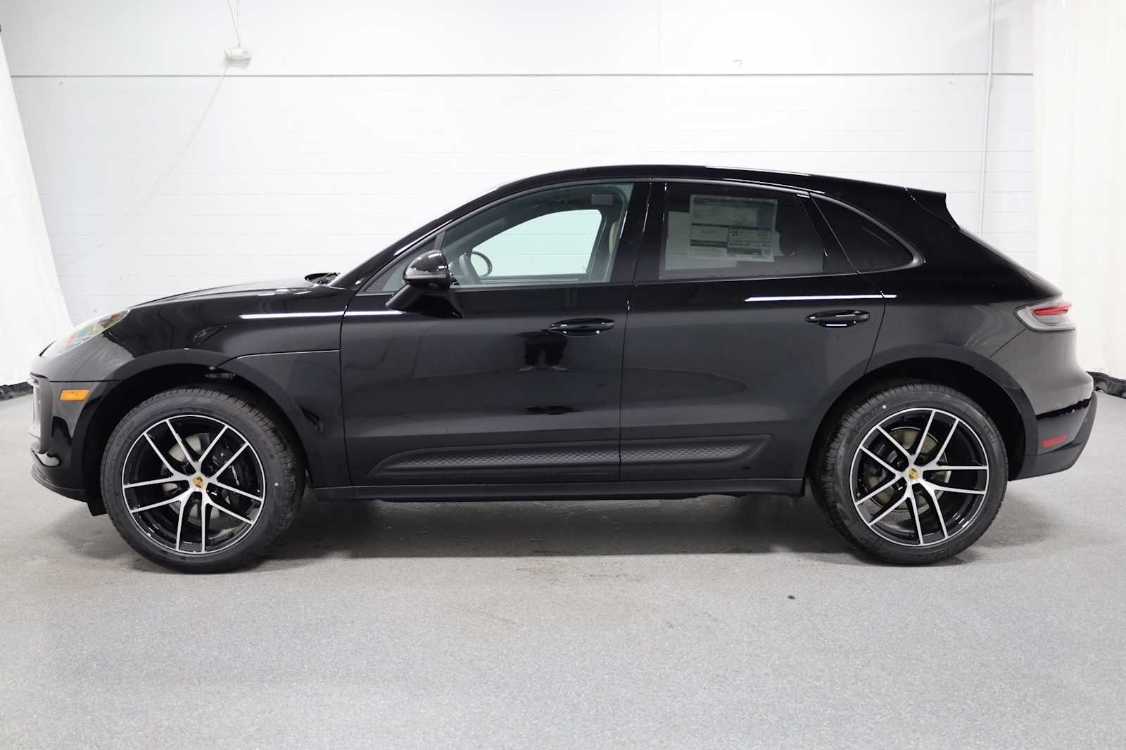 Thumbnail: 2025 Porsche Macan - 2