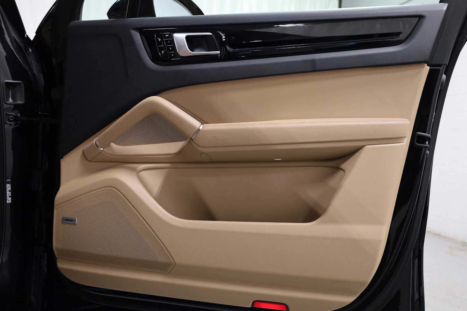 Thumbnail: 2019 Porsche Cayenne - 16