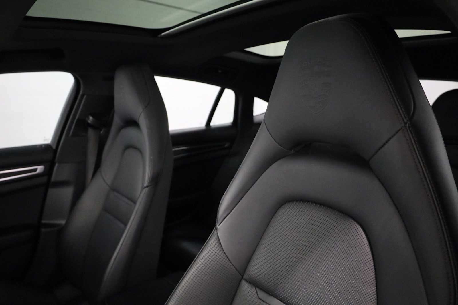 Thumbnail: 2023 Porsche Panamera - 19