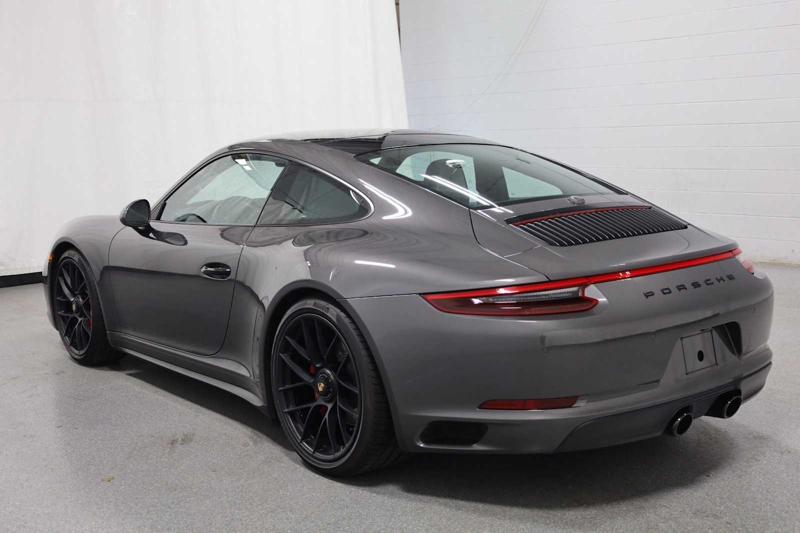 Thumbnail: 2019 Porsche 911 - 3