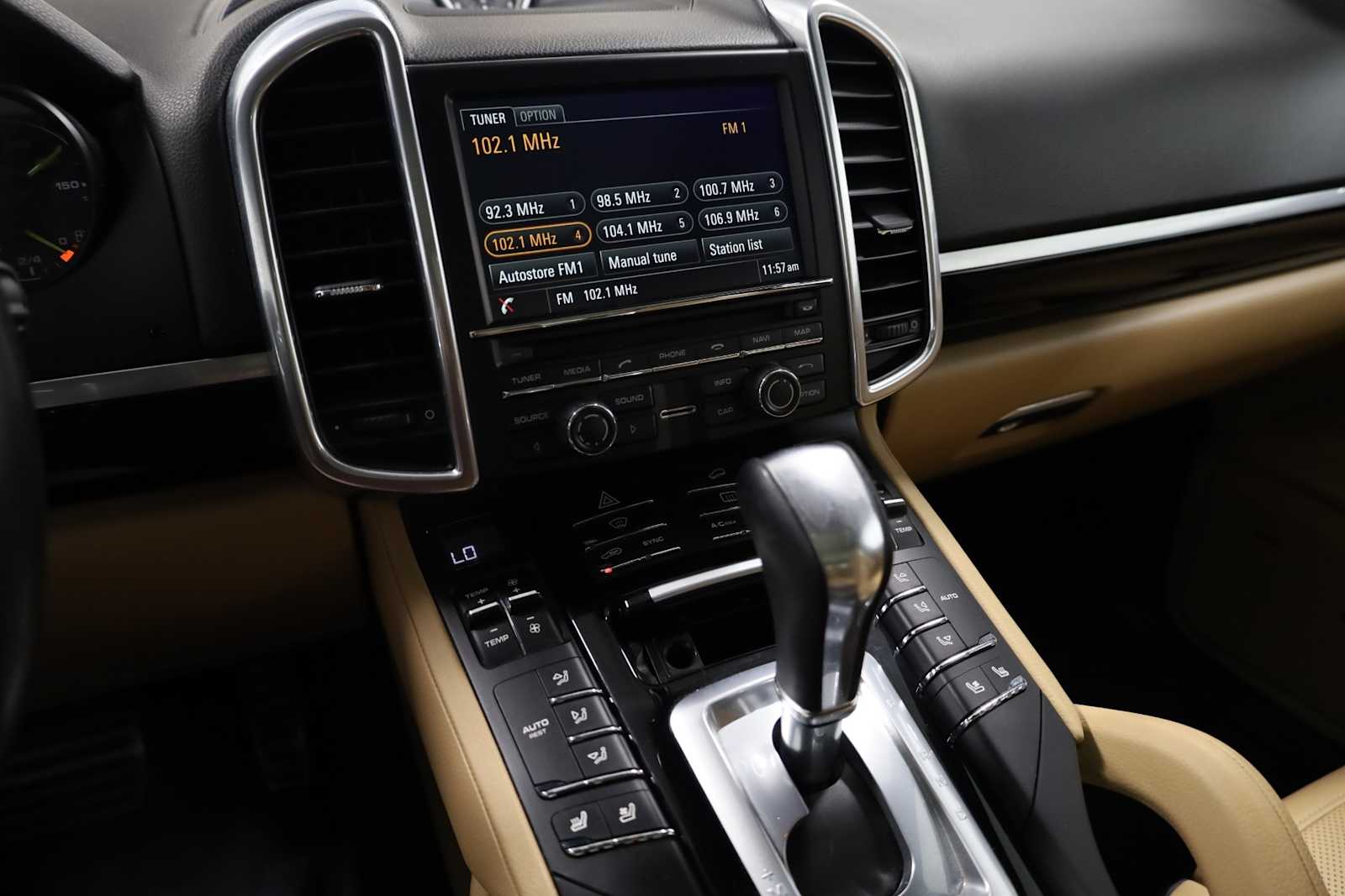 Thumbnail: 2016 Porsche Cayenne - 32