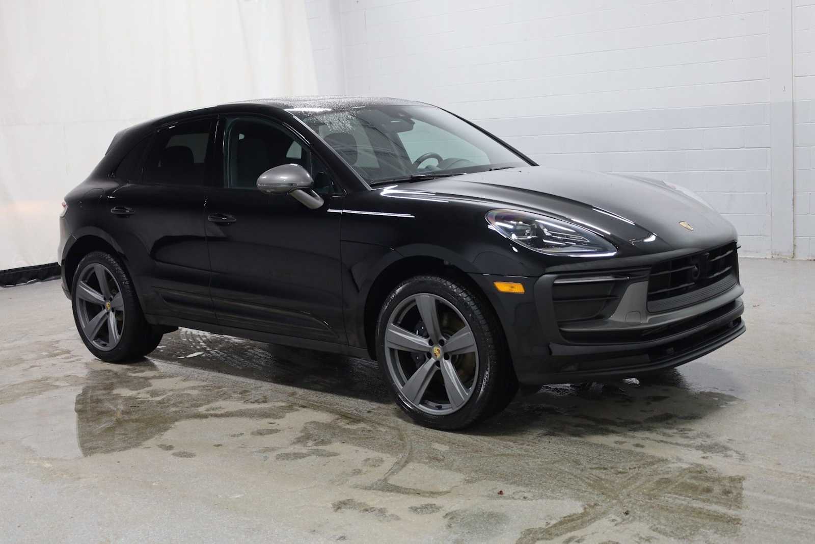 Thumbnail: 2025 Porsche Macan - 13