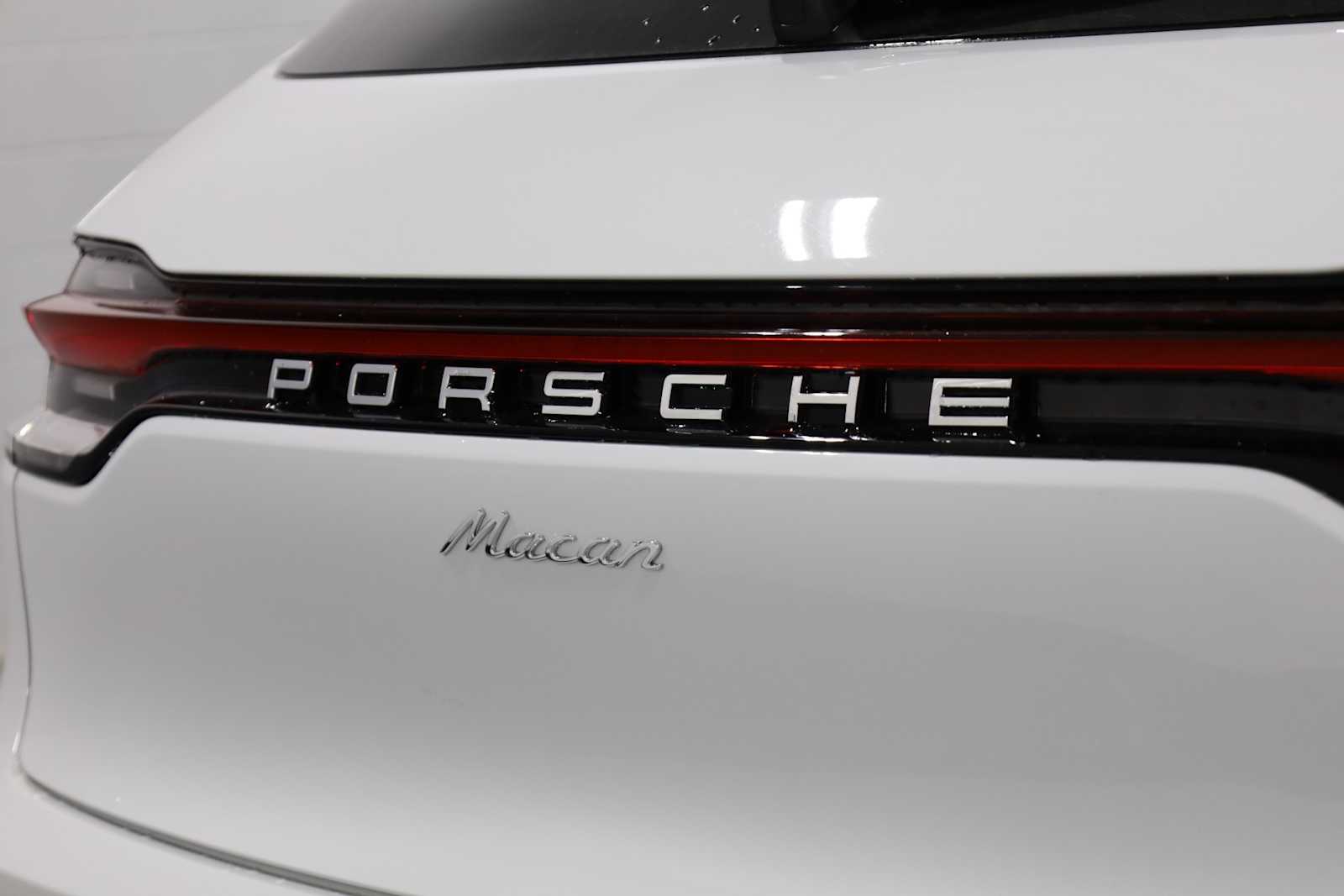 Thumbnail: 2026 Porsche Macan - 8