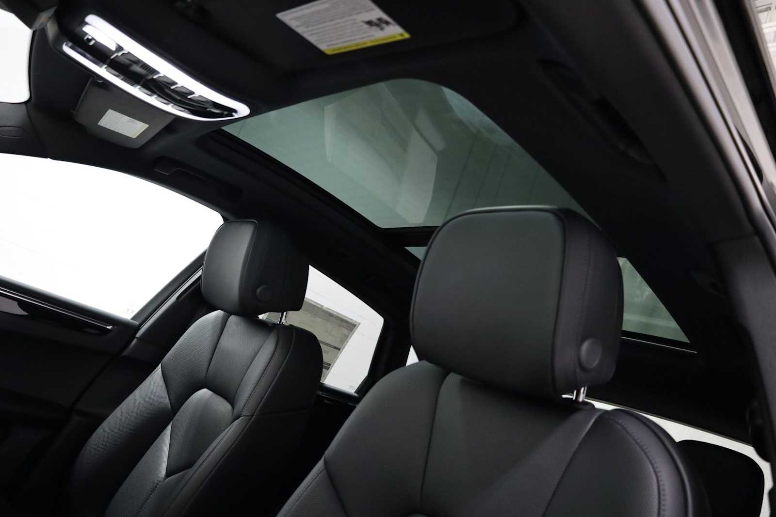 Thumbnail: 2026 Porsche Macan - 19