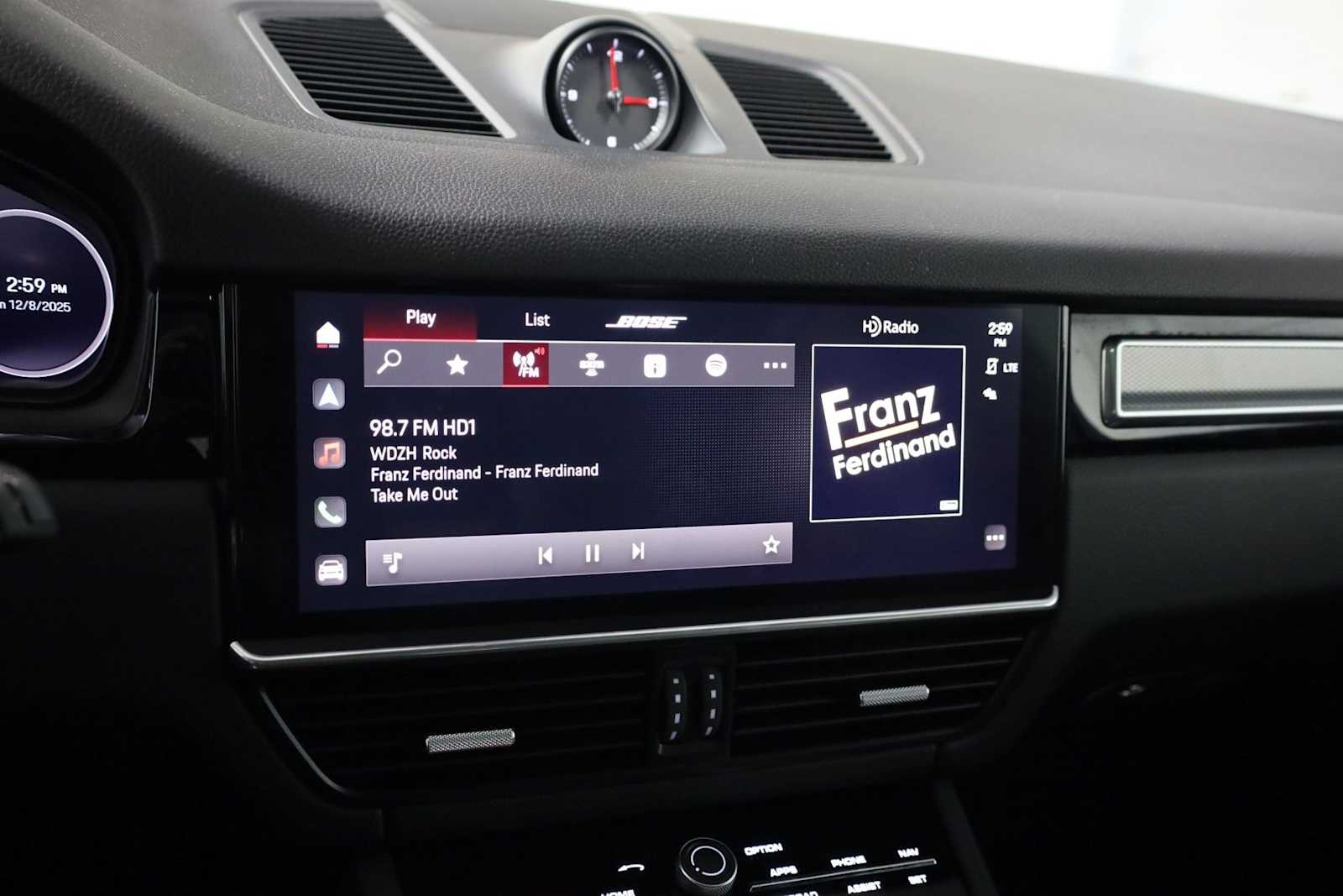 Thumbnail: 2023 Porsche Cayenne - 32