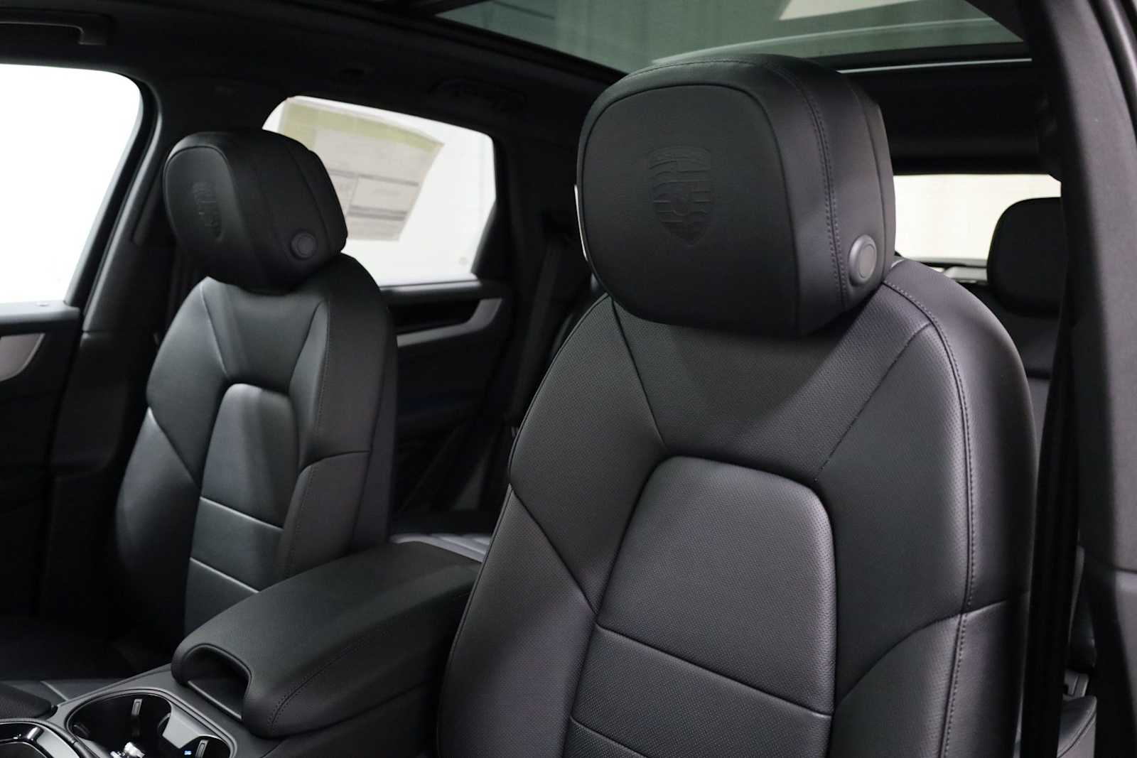 Thumbnail: 2026 Porsche Cayenne - 18
