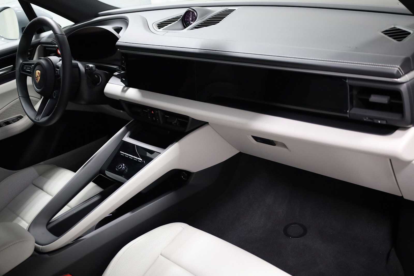 Thumbnail: 2025 Porsche Macan - 6